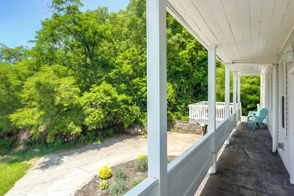 Private Deck & City Views! Spacious Cincinnati Apt
