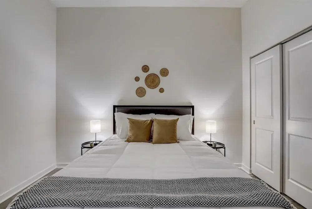 FRONTDESK RM - West Apts, River Market Dist, Kansas City