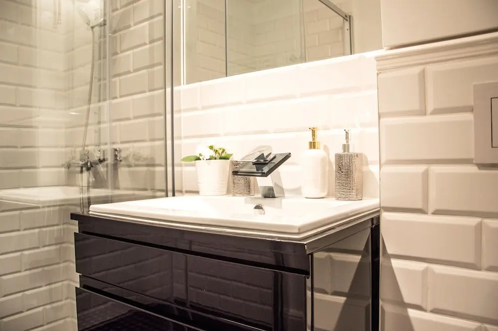 Platinum Apartment by PLA