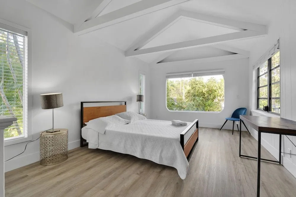 Modern & Fashionable Apartment w/Pool and Garden