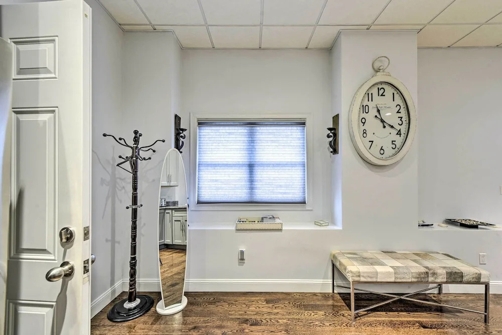 Pet-friendly Apartment, 6 Miles to Downtown