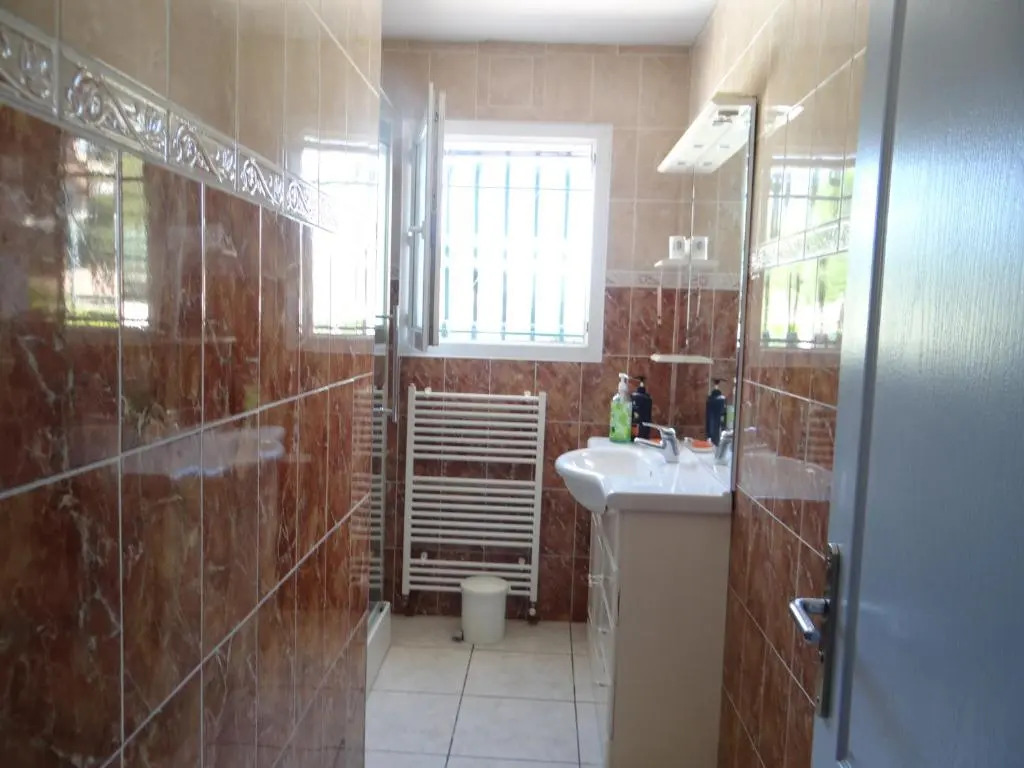 BELLE VILLA, 5 CHAMBRES à 5 min, en voiture, de CARCASSONNE