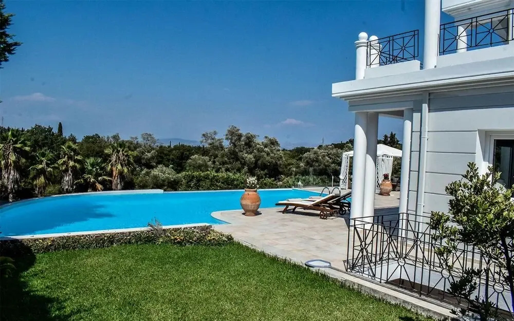Villa Noulia With 4 Bedrooms and 2 Bathrooms