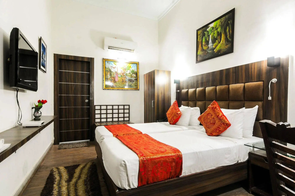 Zo Rooms VIP Road Kalakriti