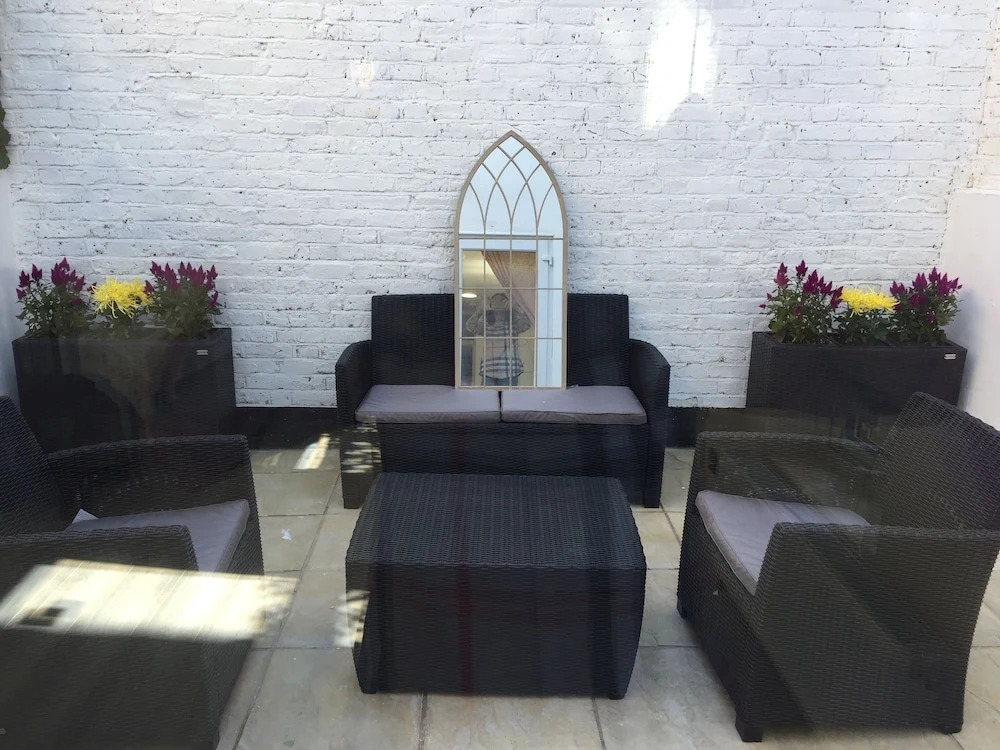 Inviting 6-bed House in London