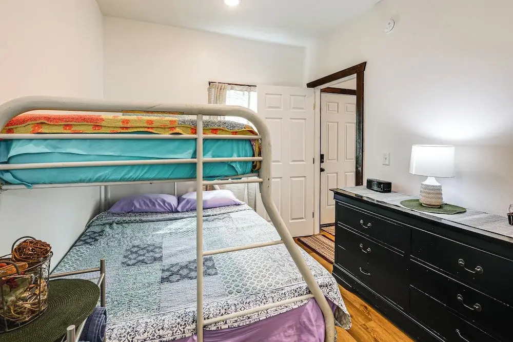 < 2 Mi to Dtwn: Pet-friendly Getaway in Fairbanks