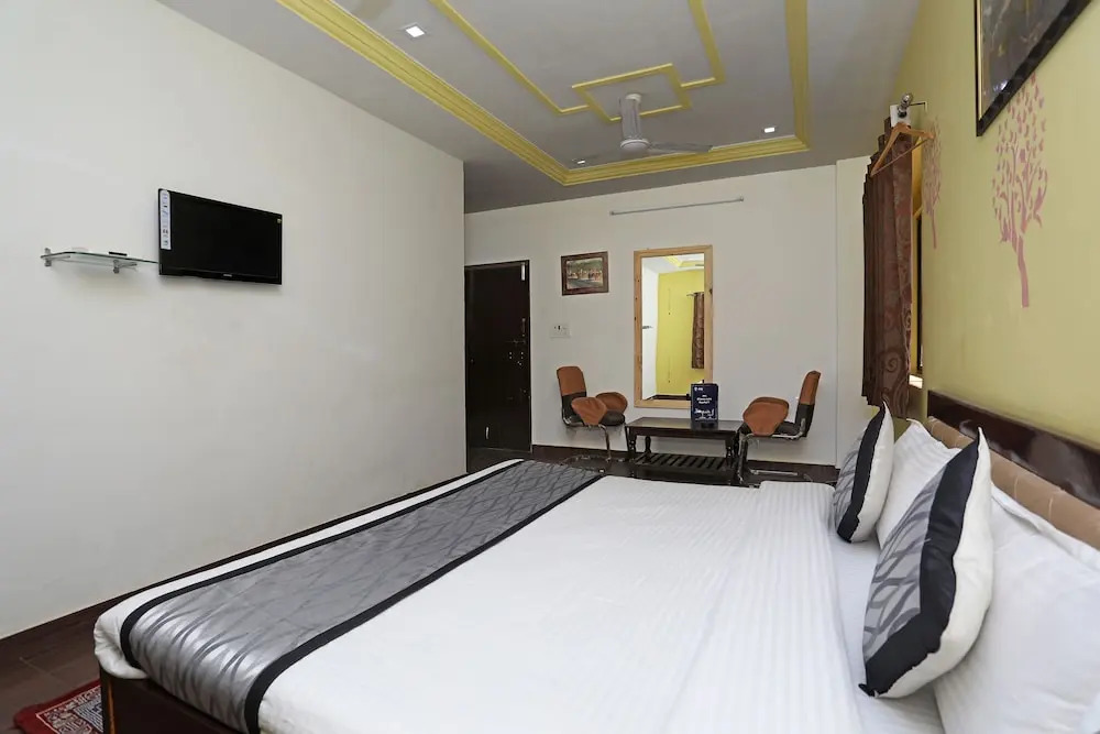 OYO 9984 Hotel Shiv Sagat