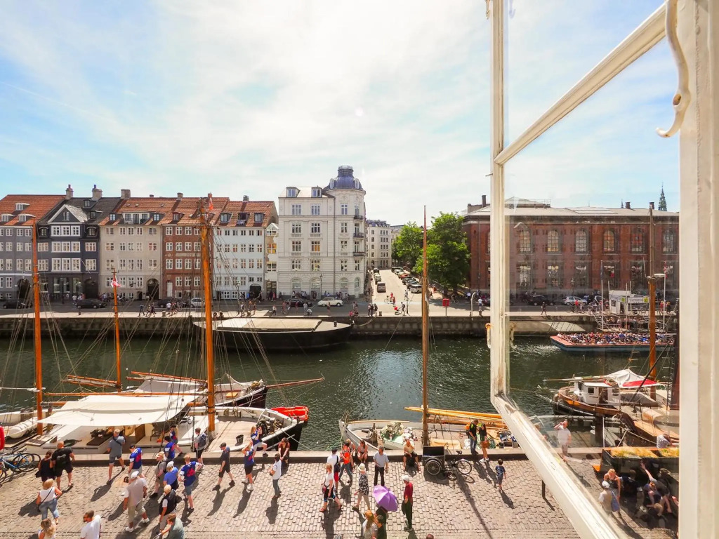 Authentic Copenhagen Apartment by Nyhavn