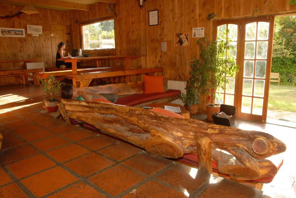 Periko´s Youth Hostel