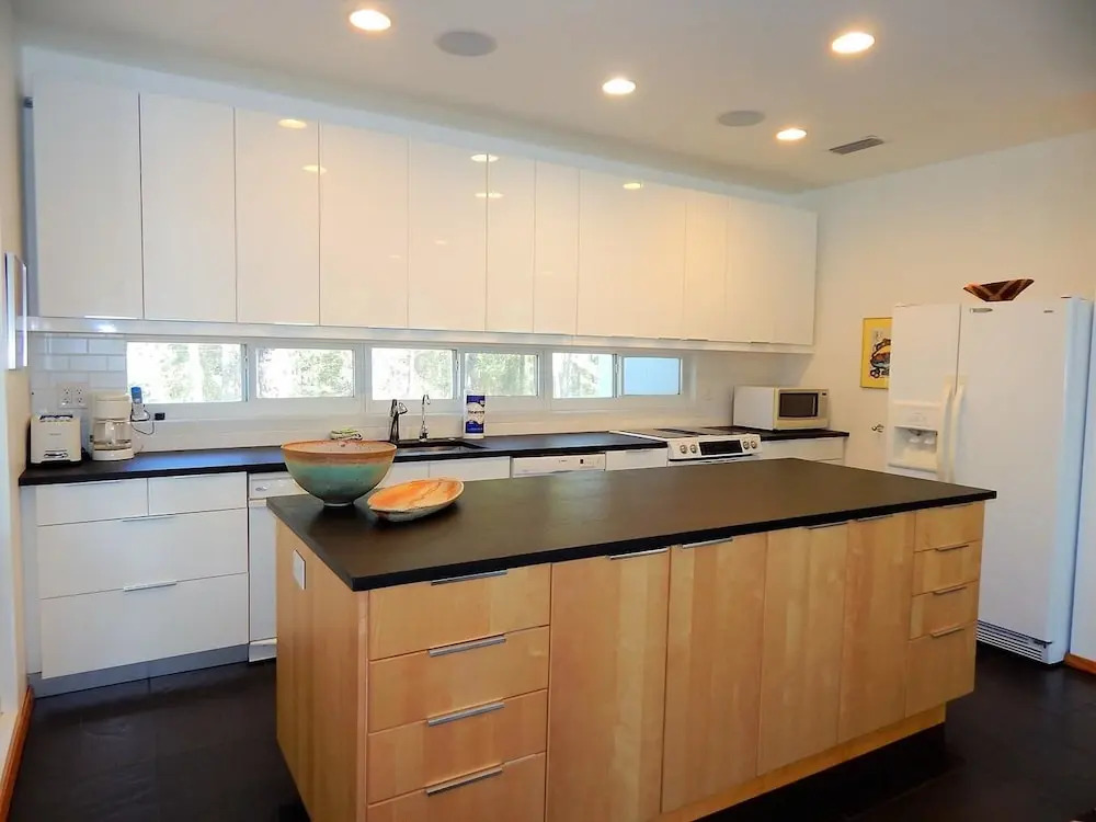 055 Bough House