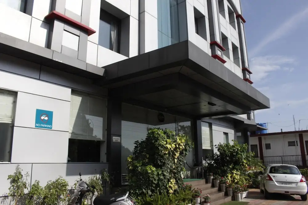 Oyo Premium Civil Lines Dharamshala