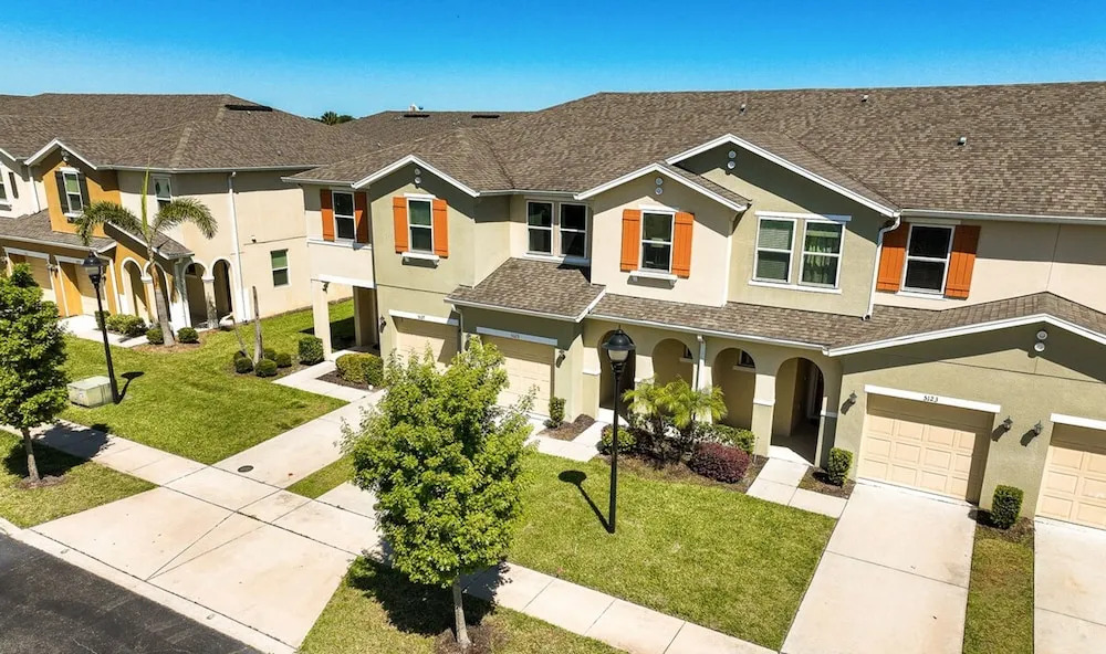 Amazing 4 Bedroom House Near Disney