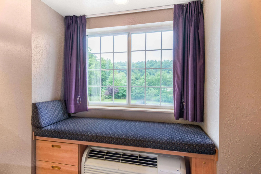 Microtel Inn & Suites by Wyndham Hazelton/Bruceton Mills