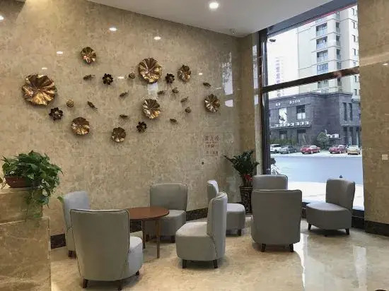 Huating·Aofeng Hotel (Pingyang Railway Station Yintai City Branch)