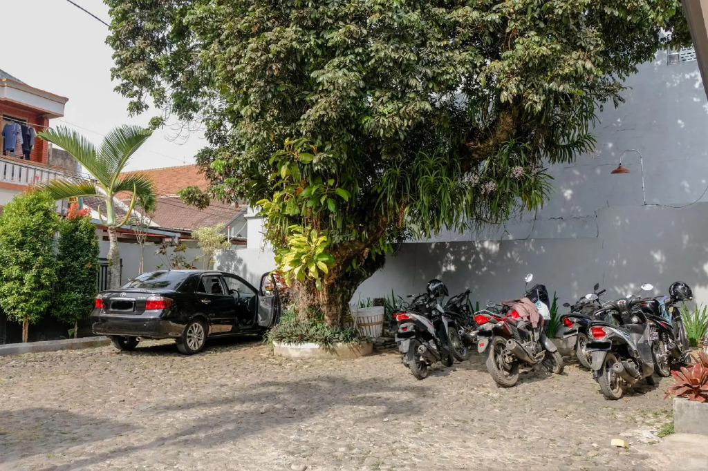 OYO 1028 Garuda Residence