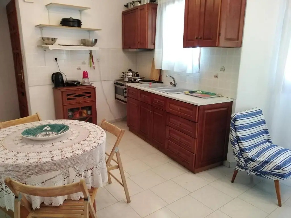 Kamari Beach guest house