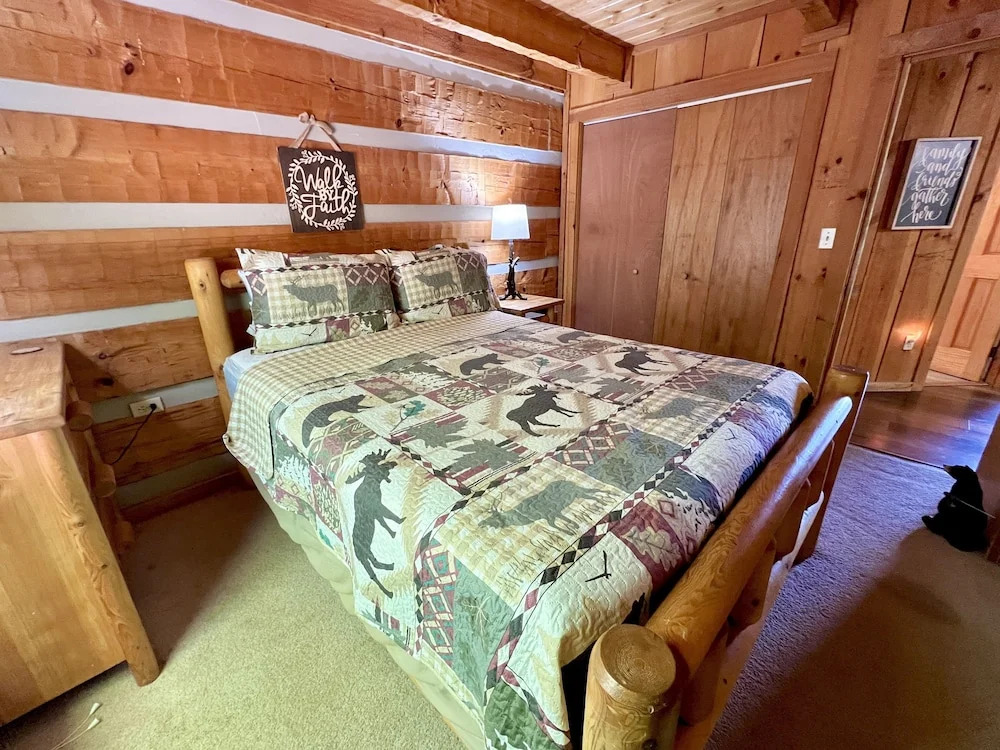 Bearadise Found 2 Bedroom Cabin by RedAwning