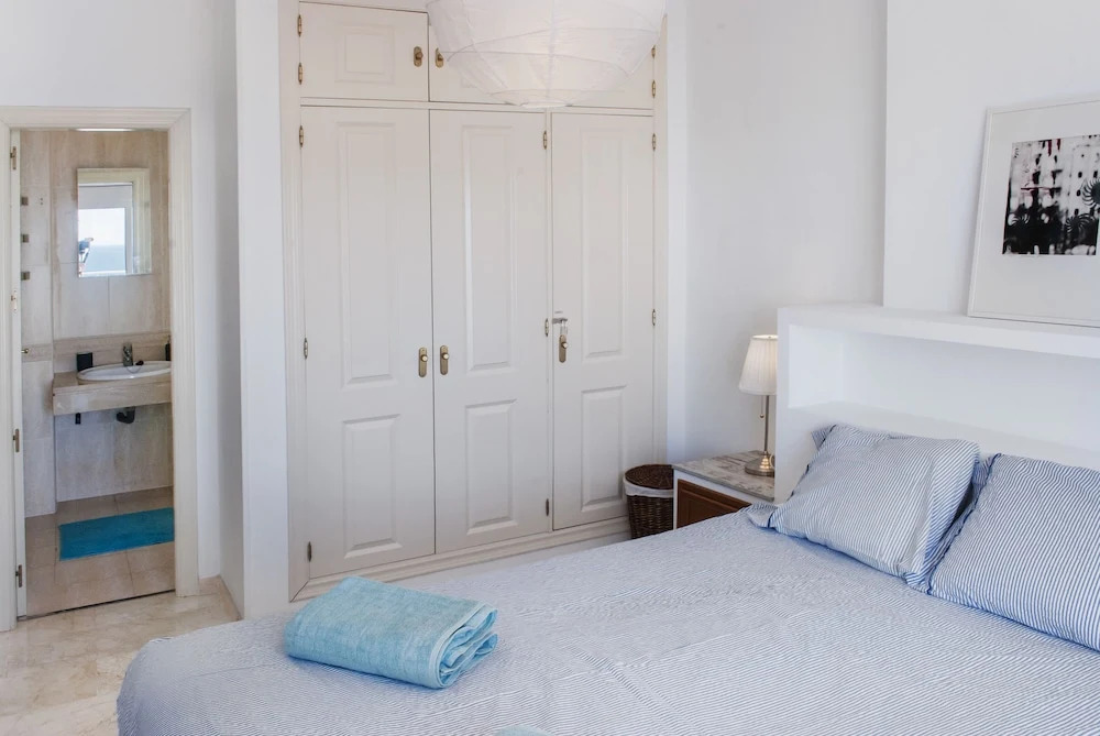 Beachclose Apartment with Large Terrace and Pool Ref 6