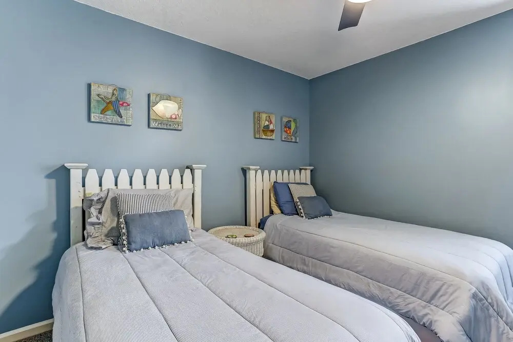 Secluded Cottage Like Home Close to Beach Access and One Street Away From Ocean by Redawning