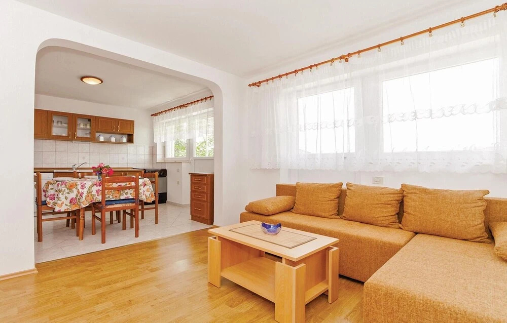 Amazing Apartment in Jadranovo With 2 Bedrooms and Wifi