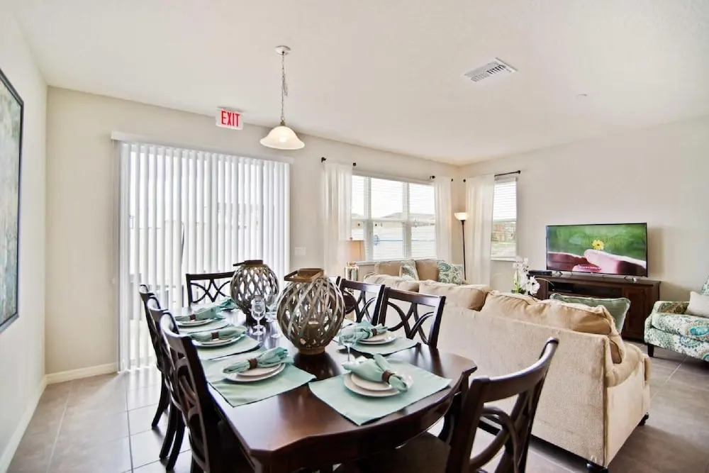 5131 Compass Bay