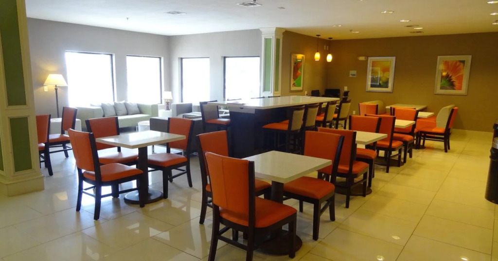 Holiday Inn Express Hotel Kansas City - Bonner Springs by IHG