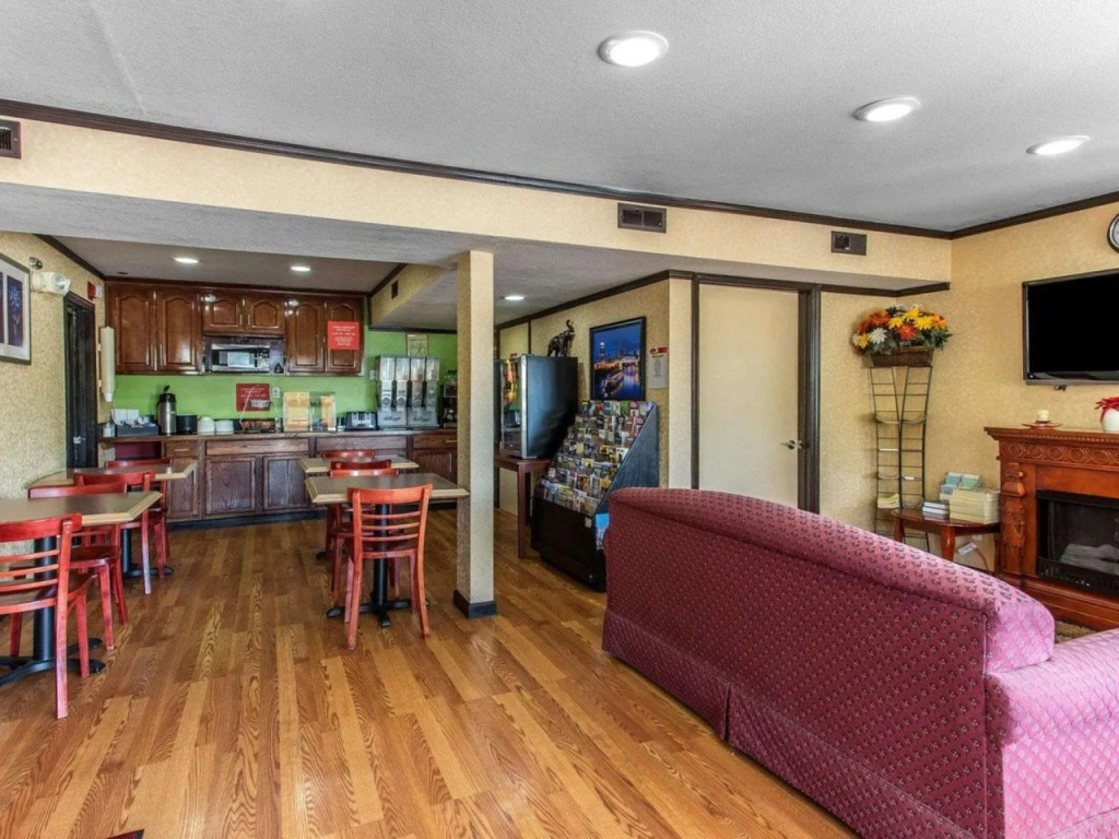 Econo Lodge Nashville near Percy Priest Lake
