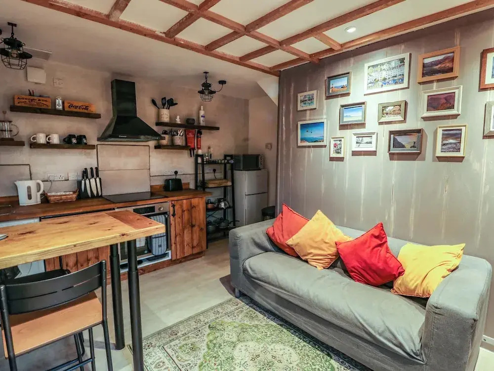 1 Dinas cottages