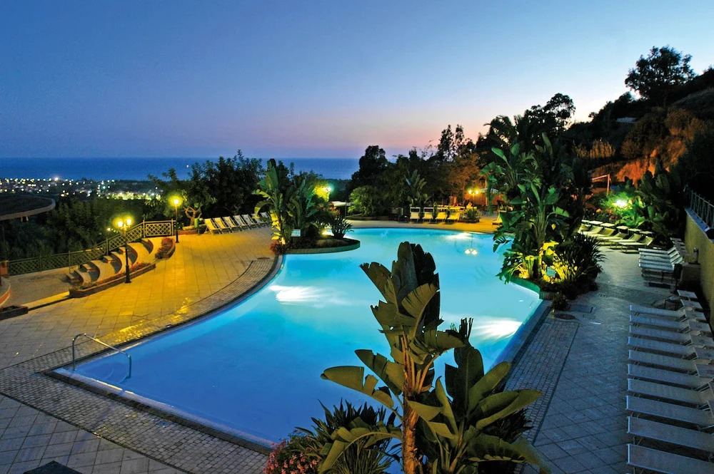Hera Club Residence