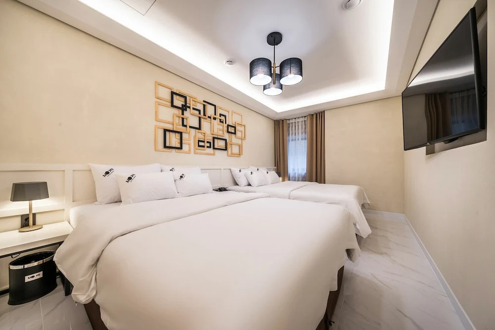 Hotel Moon