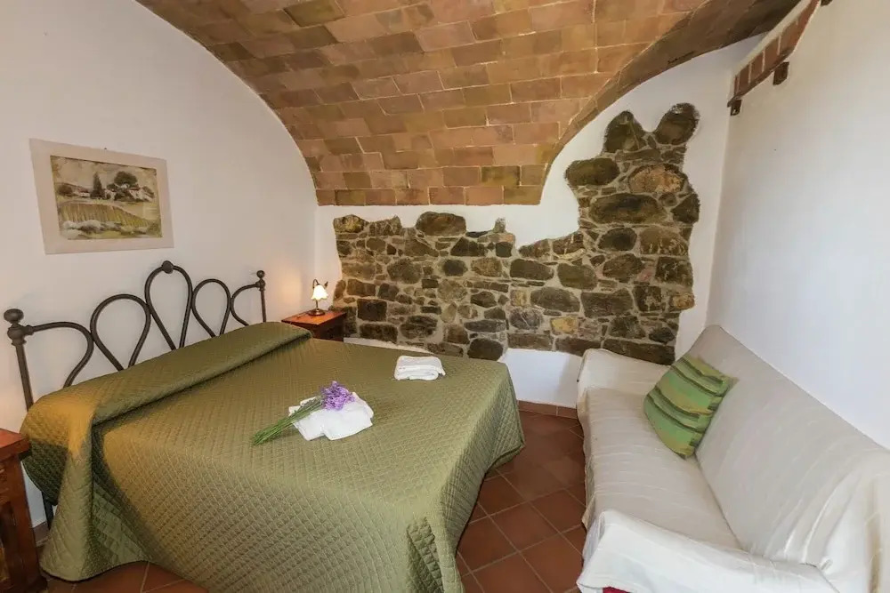 Apartment in a Rustic House in the Tuscan Hills Near the Sea
