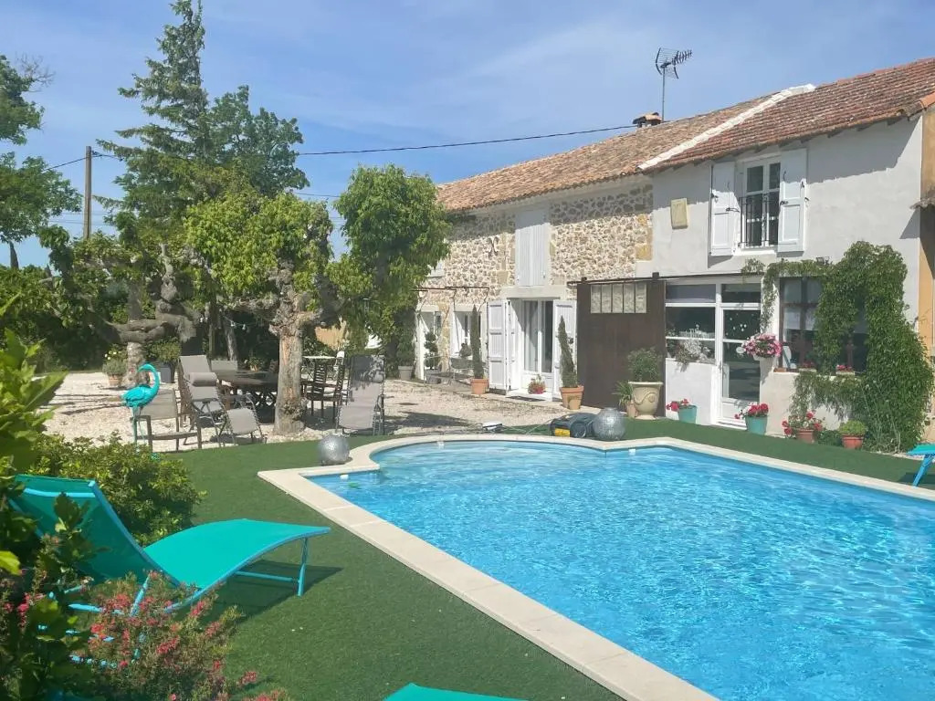 Appt 2 pieces dans Mas provençal
