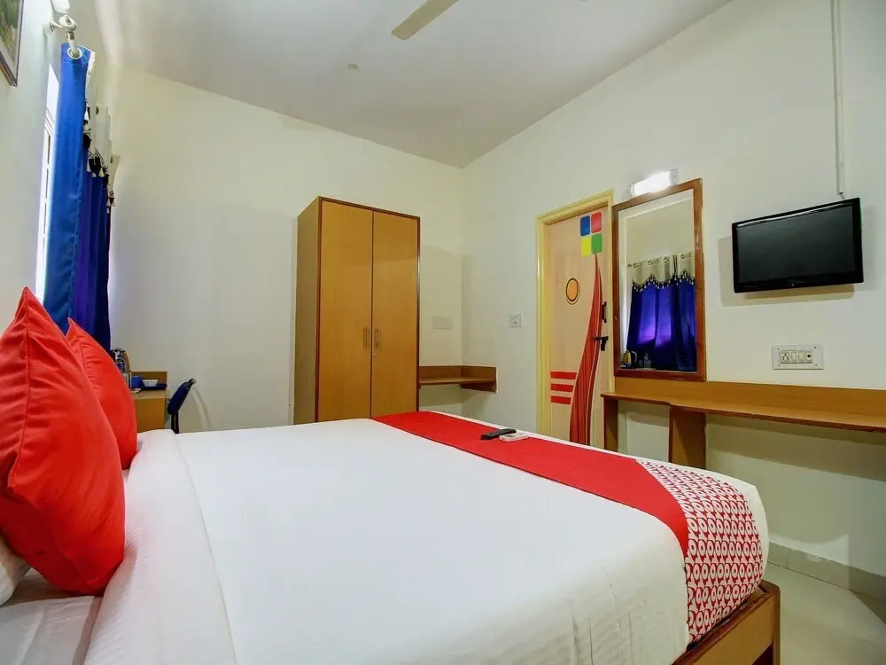 Hotel Ample Inn Vidyanagar by OYO Rooms