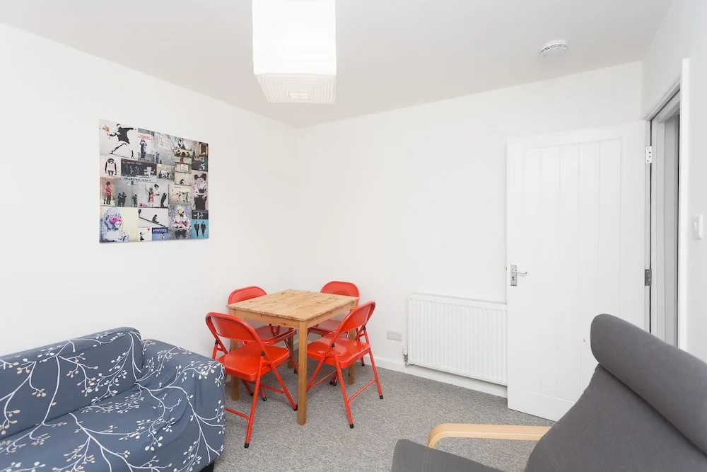 4 BR Townhouse, 10 Minutes From City Centre