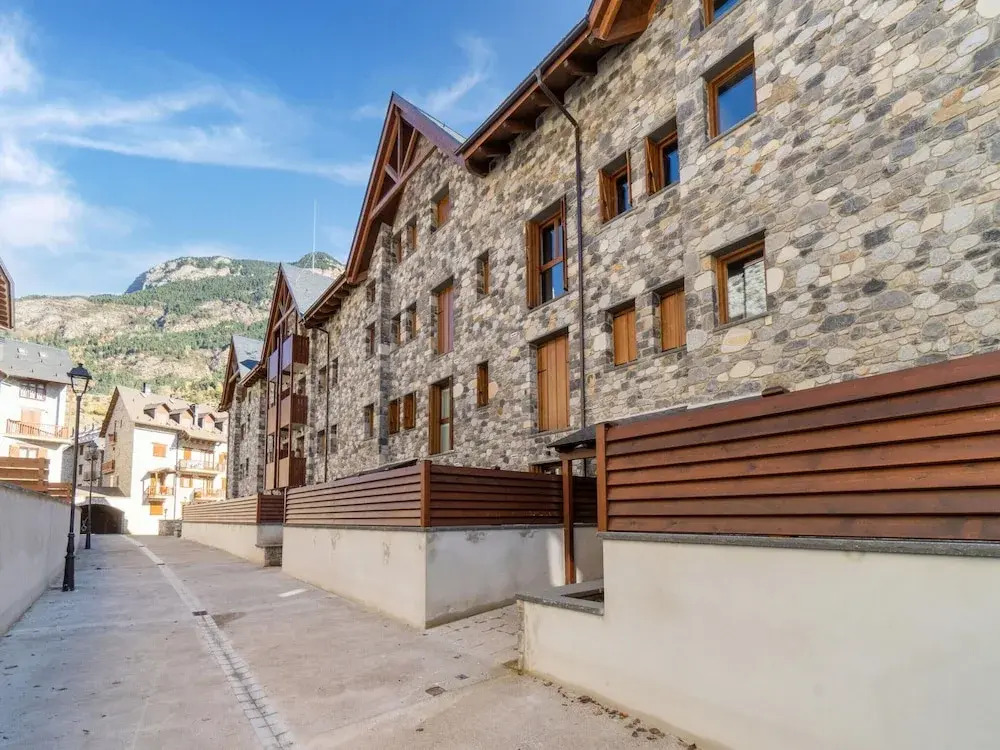 Stone Chalet Near Benasque and Scenic Lake