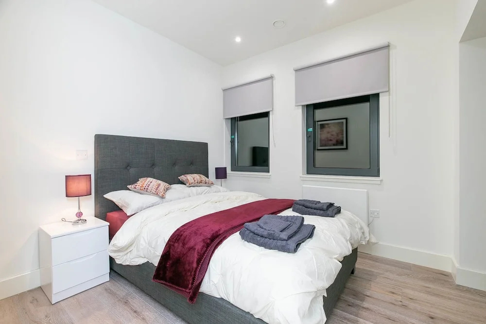 Deluxe Heathrow Apartments & Parking