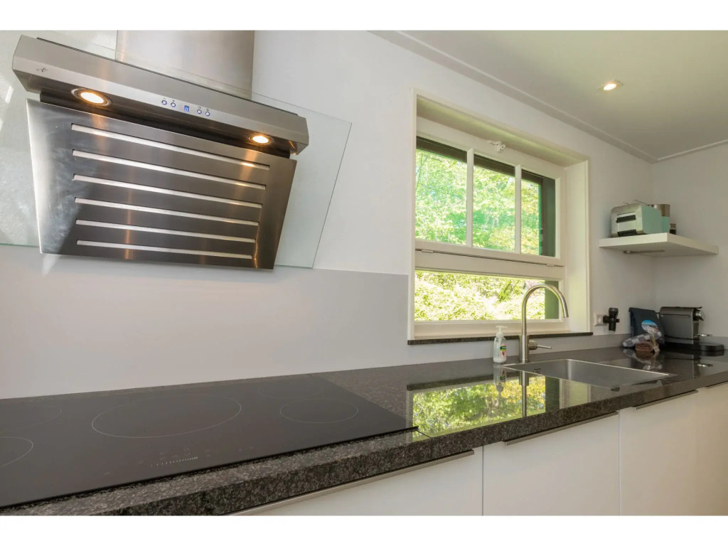 Appealing holiday home in Vrouwenpolder with garden