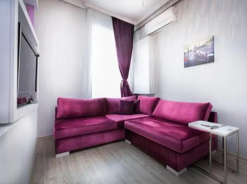 De Moon Suites Hotel
