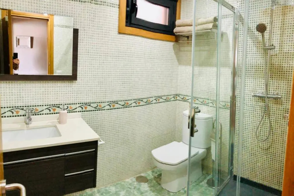 Apartamento con piscina y terraza al lado de la playa