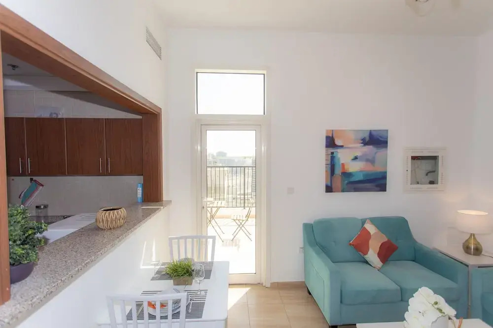Lively apt near Dubai Sports City