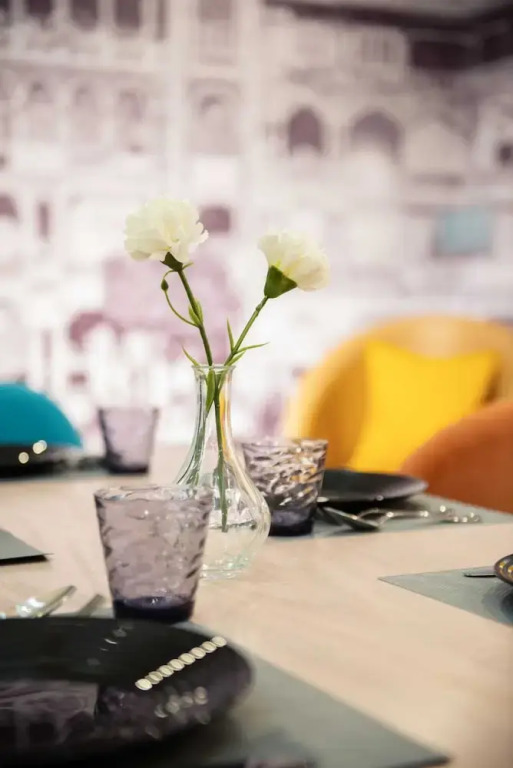 Xuru Stays I Waterfront Designer 2BR - 5 min to Airport