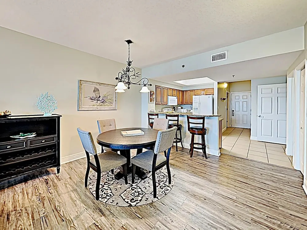 New Listing! Gulf-view Resort W/ Pool, Golf & Gym 3 Bedroom Condo
