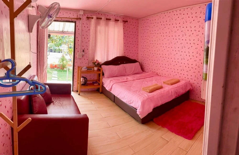 Lee Red House