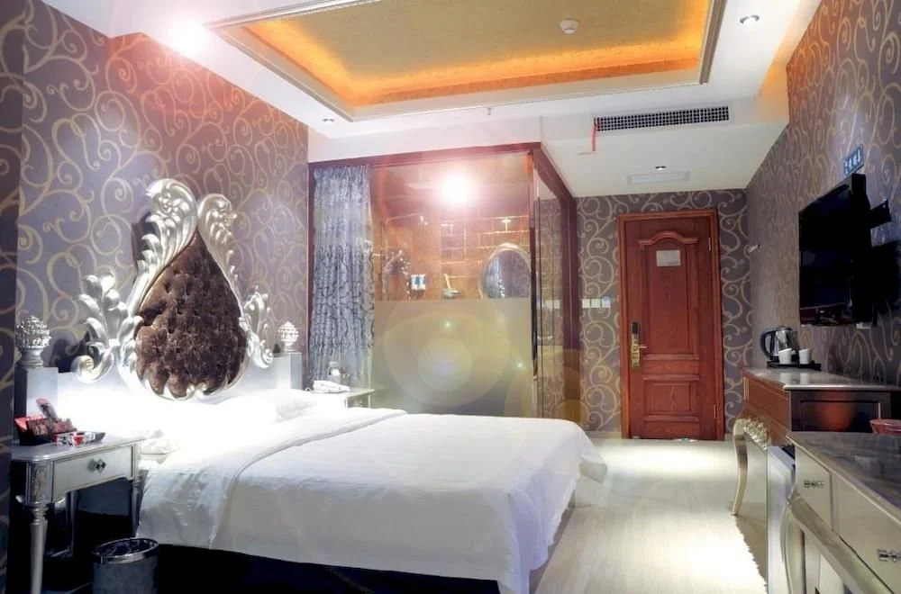 Yiju Hotel (Harbin Central Street Subway Station)