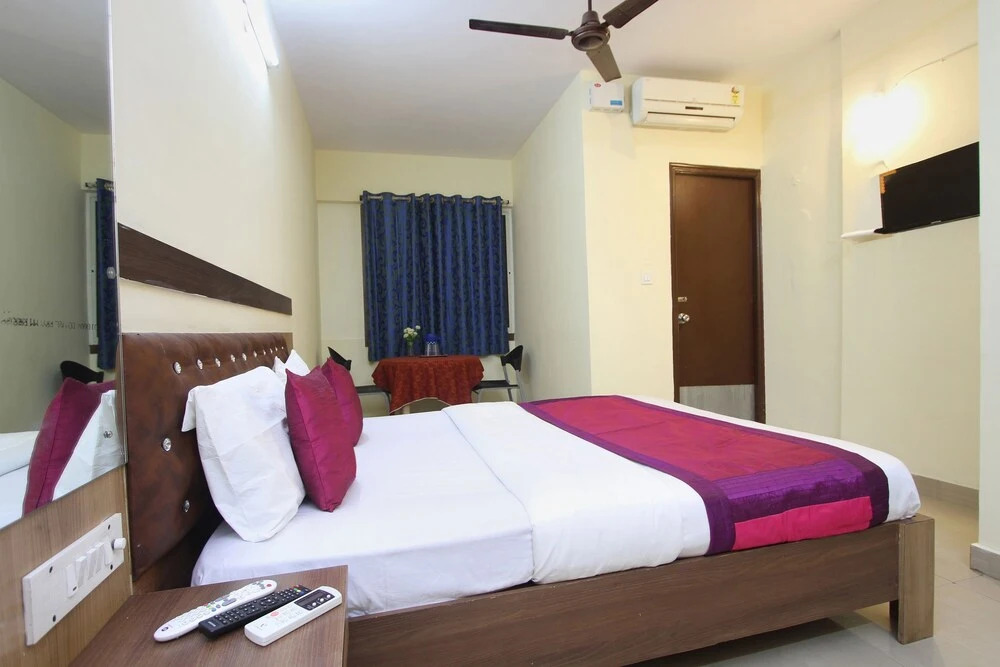 Charu Comforts by OYO Rooms