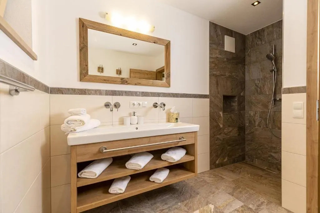 Apart Jasmin