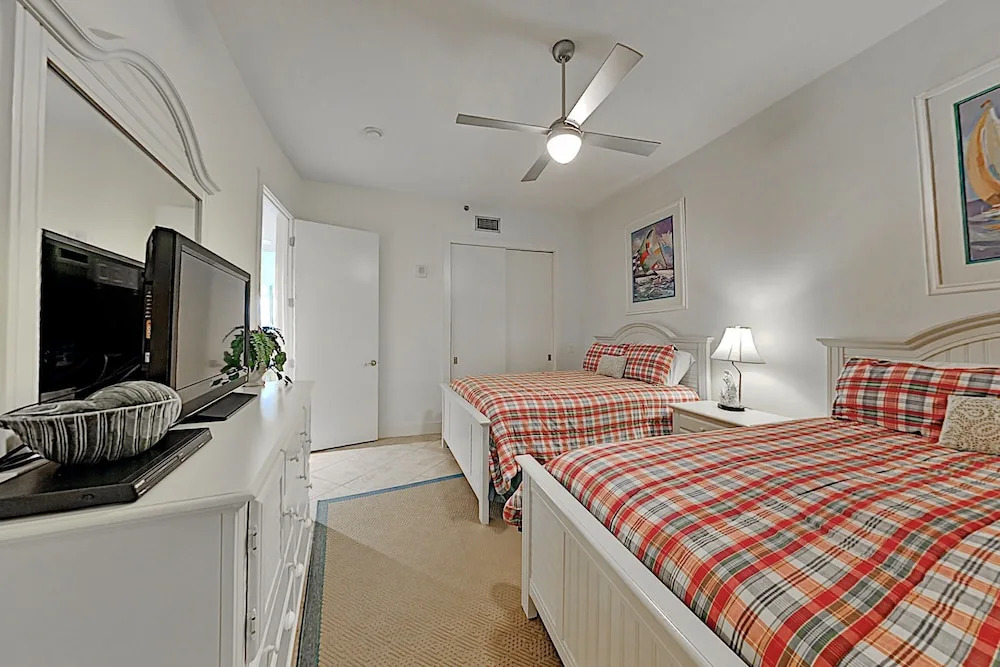 Opulent Beachfront W/ Pools, Spa & Theater 3 Bedroom Condo