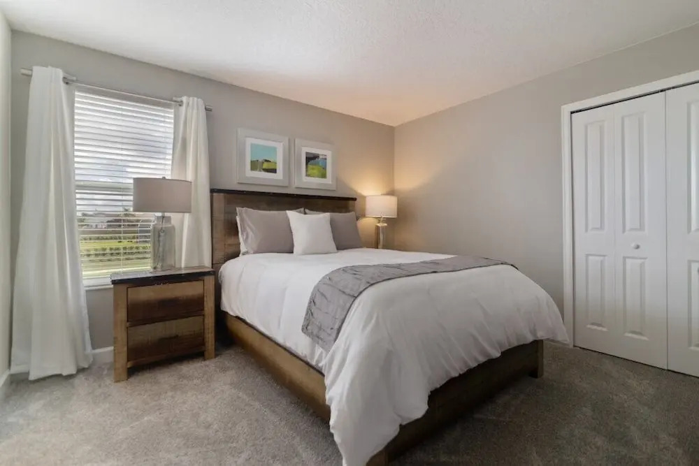Champions Gate 1620 - Eight Bedroom Pool Home