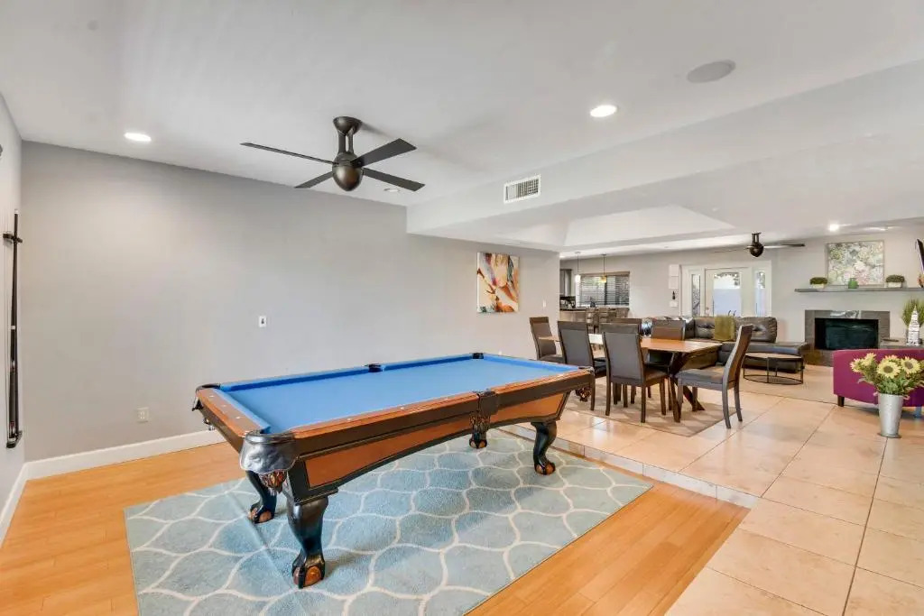 4 bdr, Two Master suite, billiards & desert oasis pool