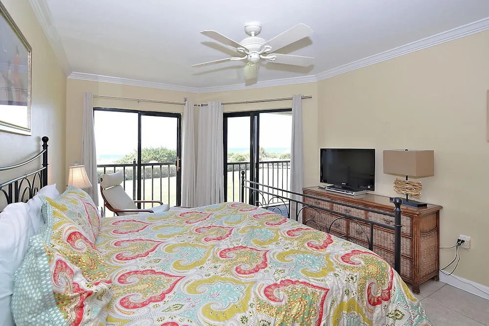 Land's End 202 Building 7 Beachfront Condo / Awesome Views!